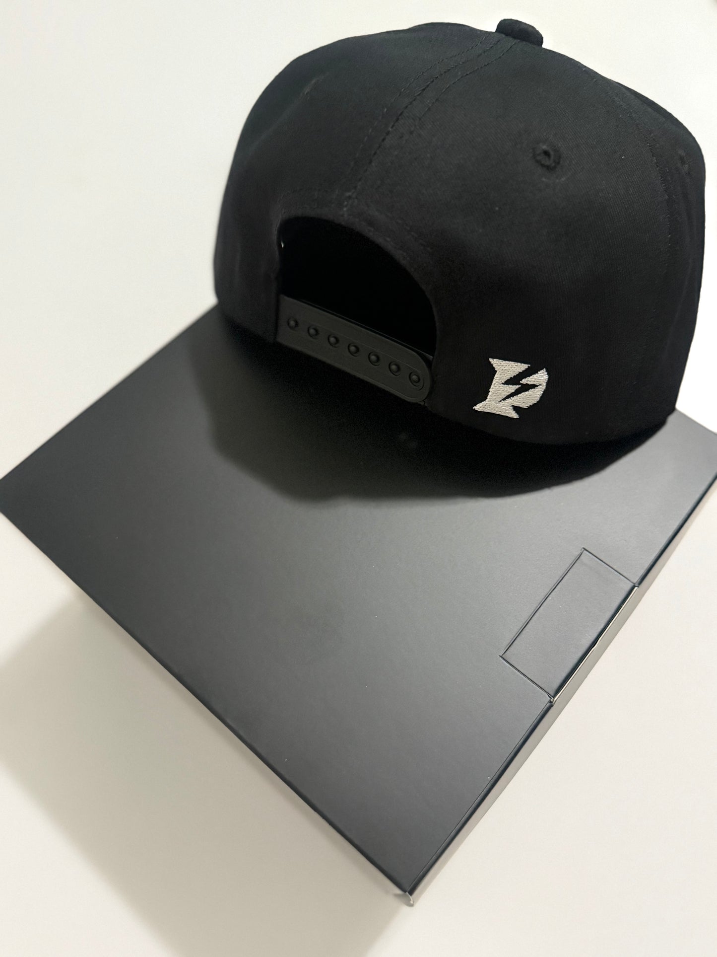 Ponte Pilas ⚡ Classic Black Snapback